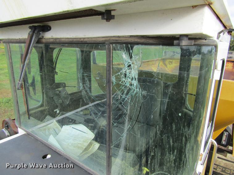 image for item DE5862 1996 Ag-Chem TerraGator 1844 applicator