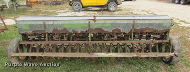 image for item DE5877 John Deere FBA grain drill