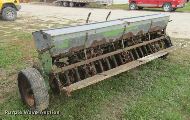 image for item DE5877 John Deere FBA grain drill