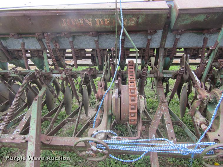 image for item DE5877 John Deere FBA grain drill