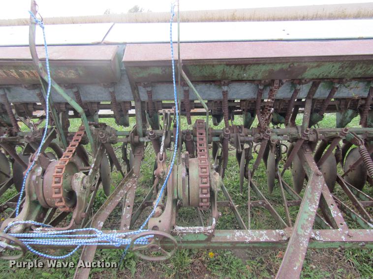 image for item DE5877 John Deere FBA grain drill