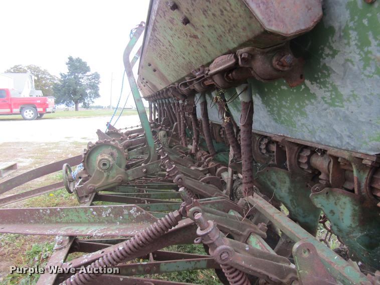 image for item DE5877 John Deere FBA grain drill