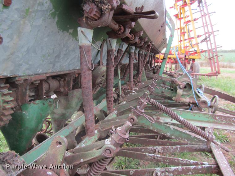 image for item DE5877 John Deere FBA grain drill