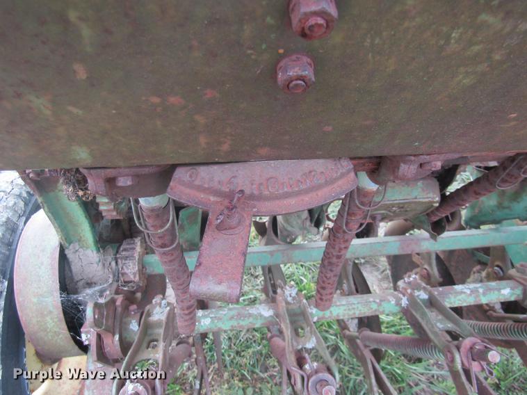 image for item DE5877 John Deere FBA grain drill