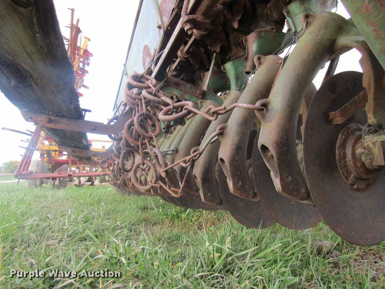 image for item DE5877 John Deere FBA grain drill
