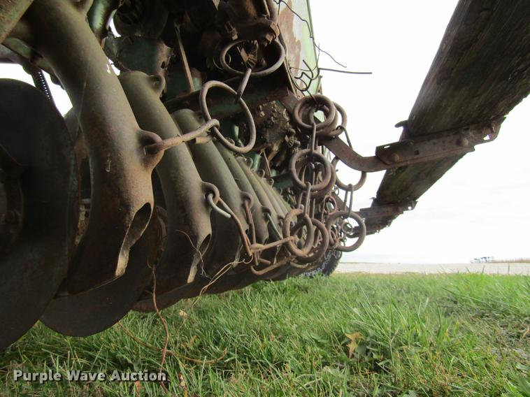 image for item DE5877 John Deere FBA grain drill