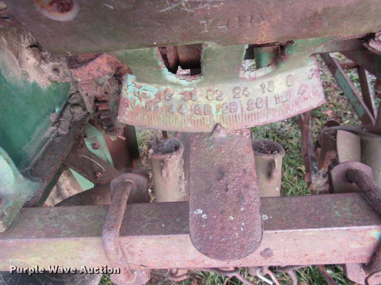 image for item DE5877 John Deere FBA grain drill
