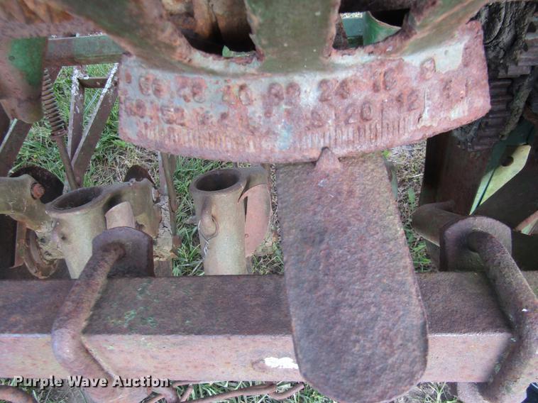 image for item DE5877 John Deere FBA grain drill