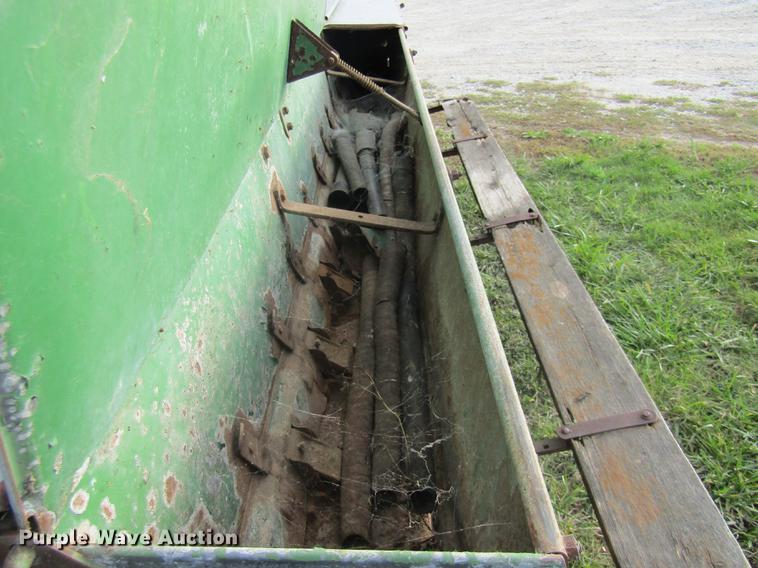 image for item DE5877 John Deere FBA grain drill