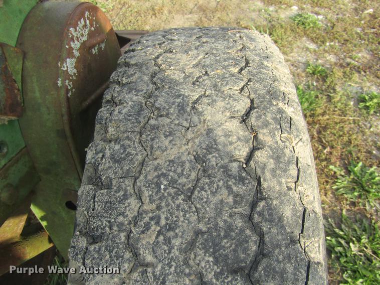 image for item DE5877 John Deere FBA grain drill