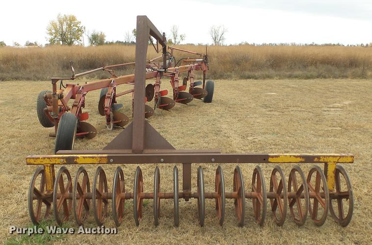 image for item DE7304 Massey-Ferguson 880 six bottom plow