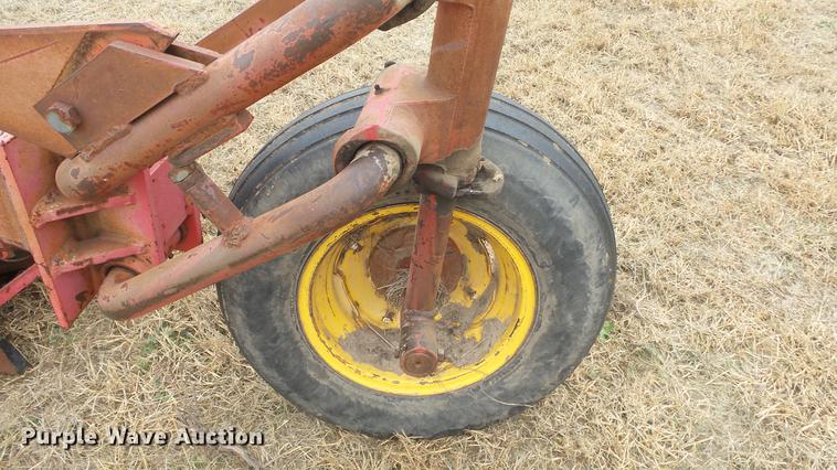 image for item DE7304 Massey-Ferguson 880 six bottom plow