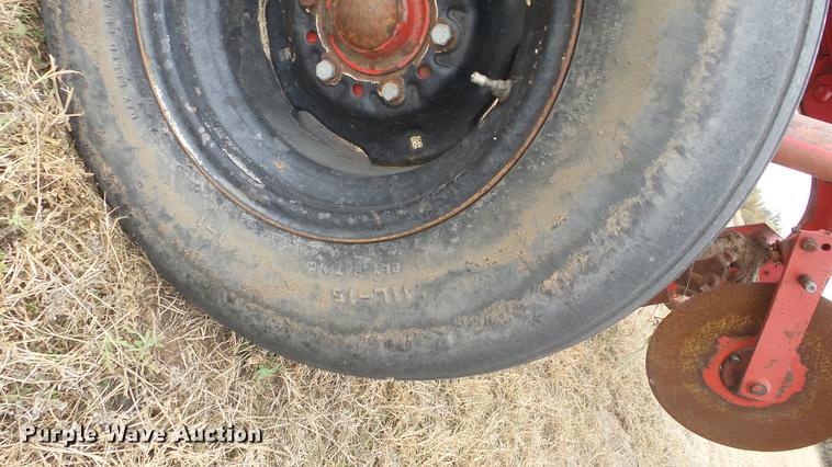 image for item DE7304 Massey-Ferguson 880 six bottom plow