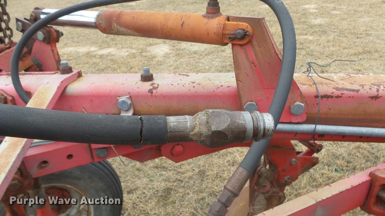 image for item DE7304 Massey-Ferguson 880 six bottom plow