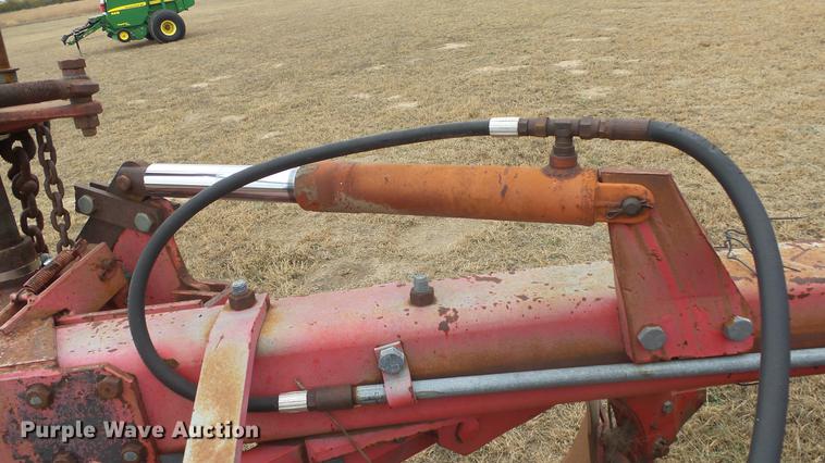 image for item DE7304 Massey-Ferguson 880 six bottom plow
