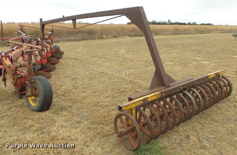 image for item DE7304 Massey-Ferguson 880 six bottom plow
