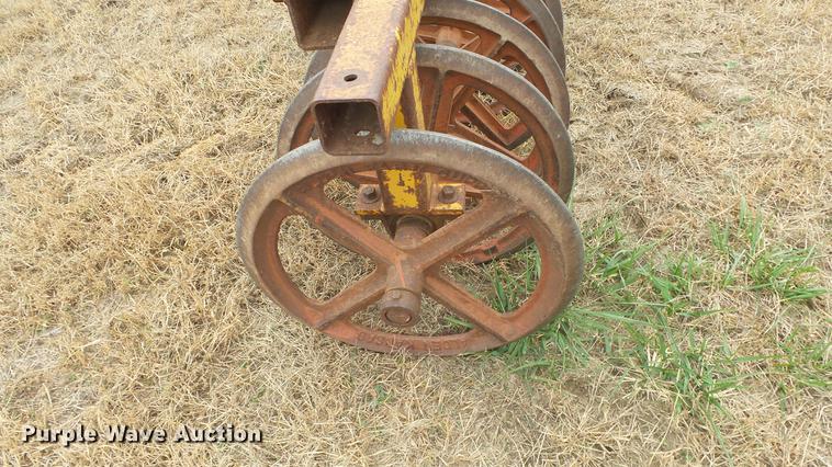 image for item DE7304 Massey-Ferguson 880 six bottom plow