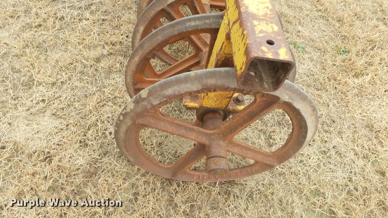 image for item DE7304 Massey-Ferguson 880 six bottom plow
