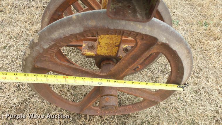 image for item DE7304 Massey-Ferguson 880 six bottom plow
