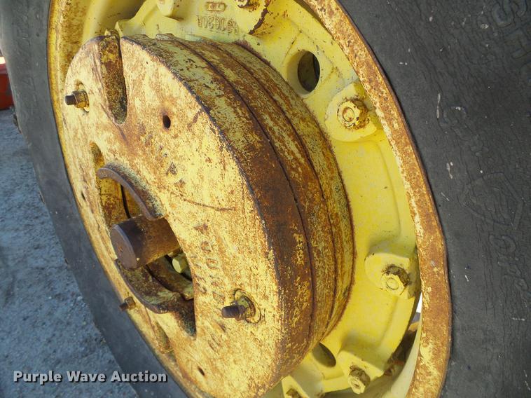 image for item DF2809 1963 John Deere 4010 tractor