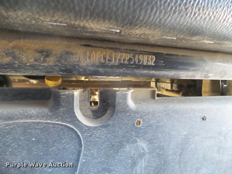 image for item DX9550 2007 Kawasaki Mule 3010 utility vehicle