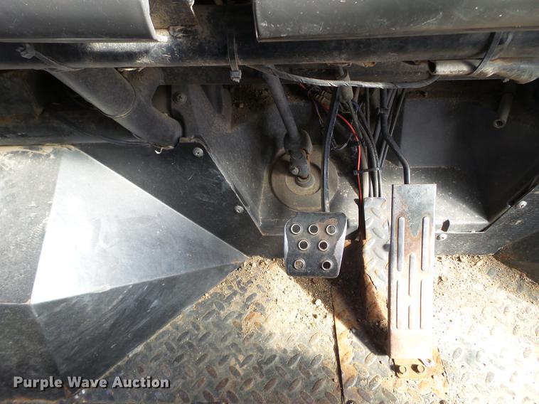 image for item DX9551 2007 Kawasaki Mule 3010 utility vehicle