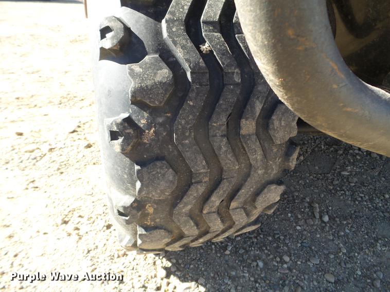 image for item DX9551 2007 Kawasaki Mule 3010 utility vehicle