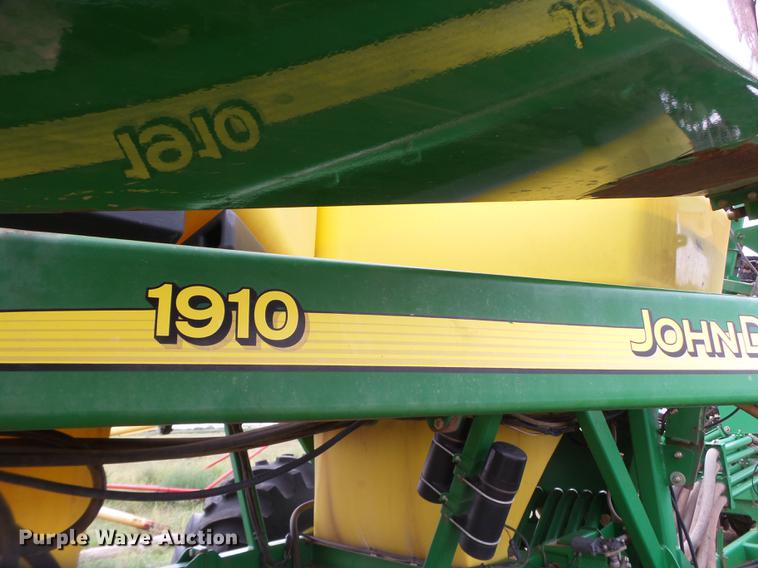 image for item EI9667 2008 John Deere 1890 air seeder