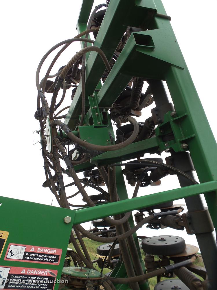 image for item EI9667 2008 John Deere 1890 air seeder