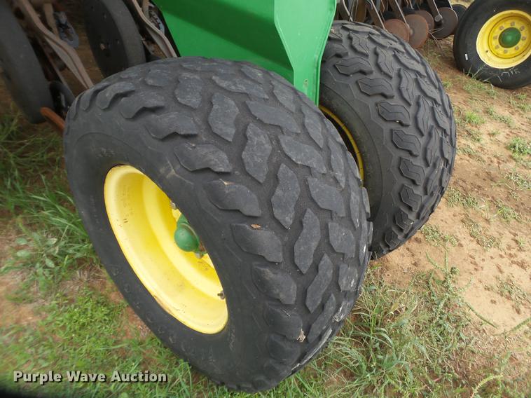 image for item EI9667 2008 John Deere 1890 air seeder