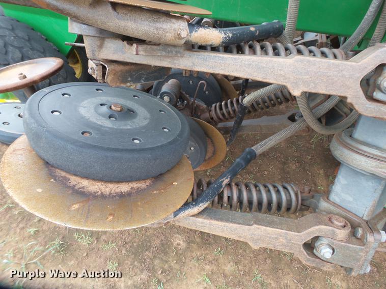 image for item EI9667 2008 John Deere 1890 air seeder