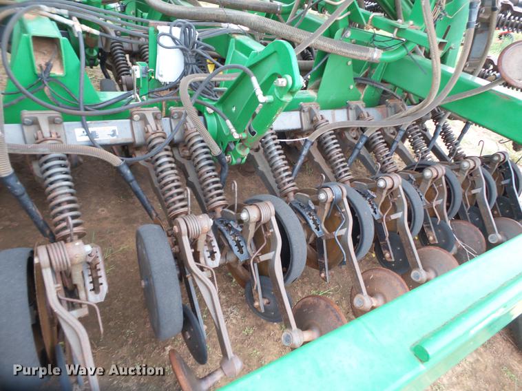 image for item EI9667 2008 John Deere 1890 air seeder