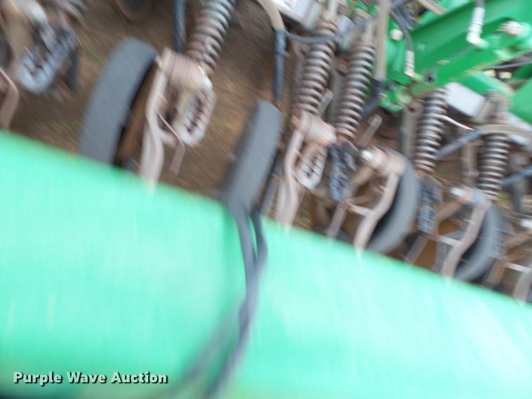 image for item EI9667 2008 John Deere 1890 air seeder