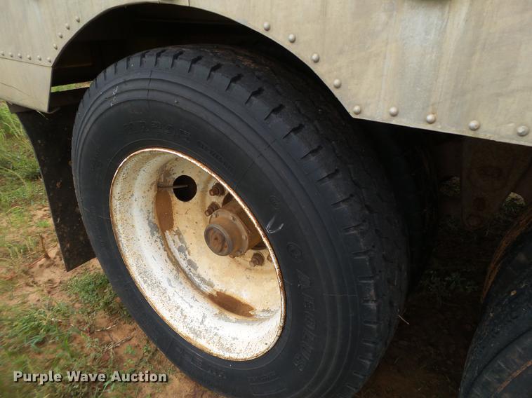 image for item EI9670 1990 Merritt livestock trailer