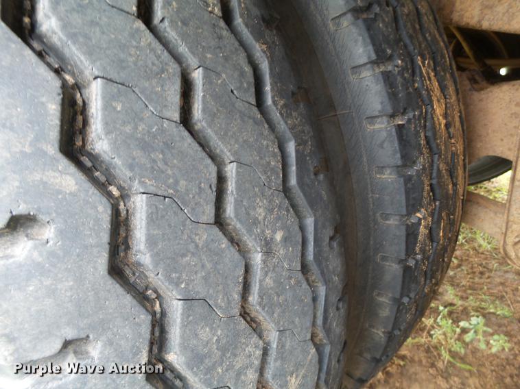 image for item EI9670 1990 Merritt livestock trailer