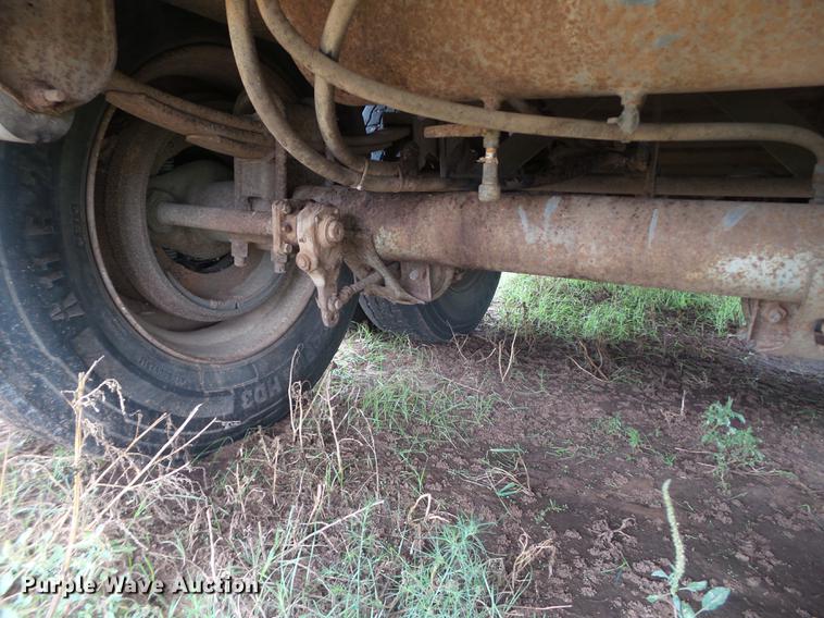 image for item EI9670 1990 Merritt livestock trailer