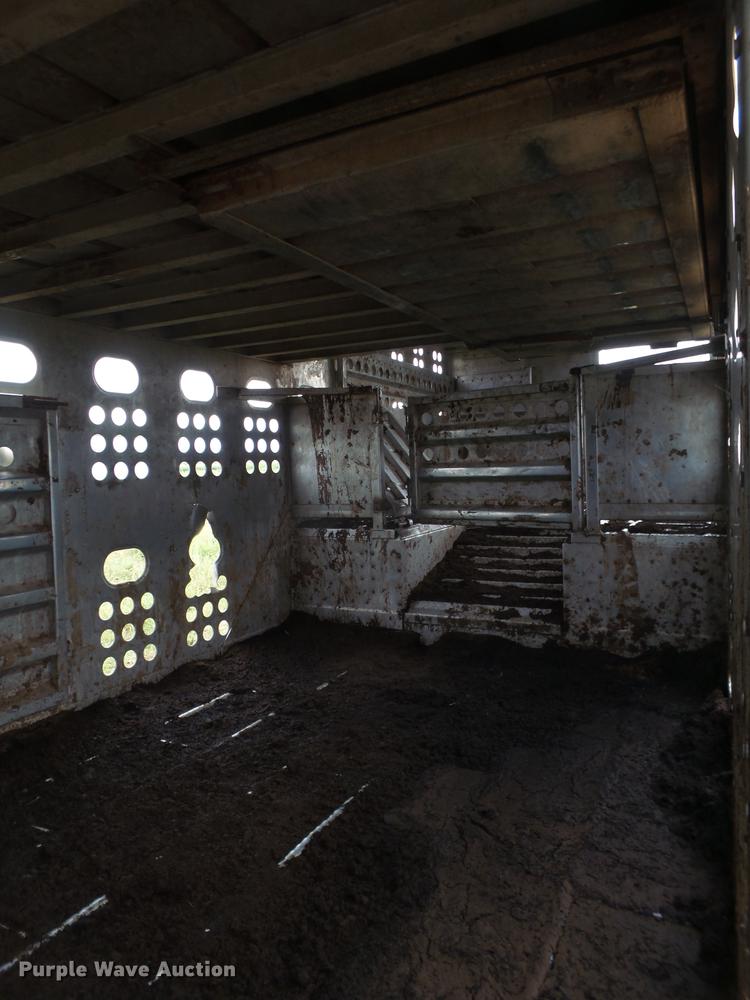 image for item EI9670 1990 Merritt livestock trailer