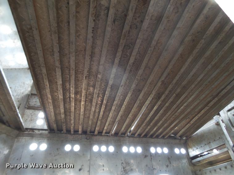 image for item EI9670 1990 Merritt livestock trailer