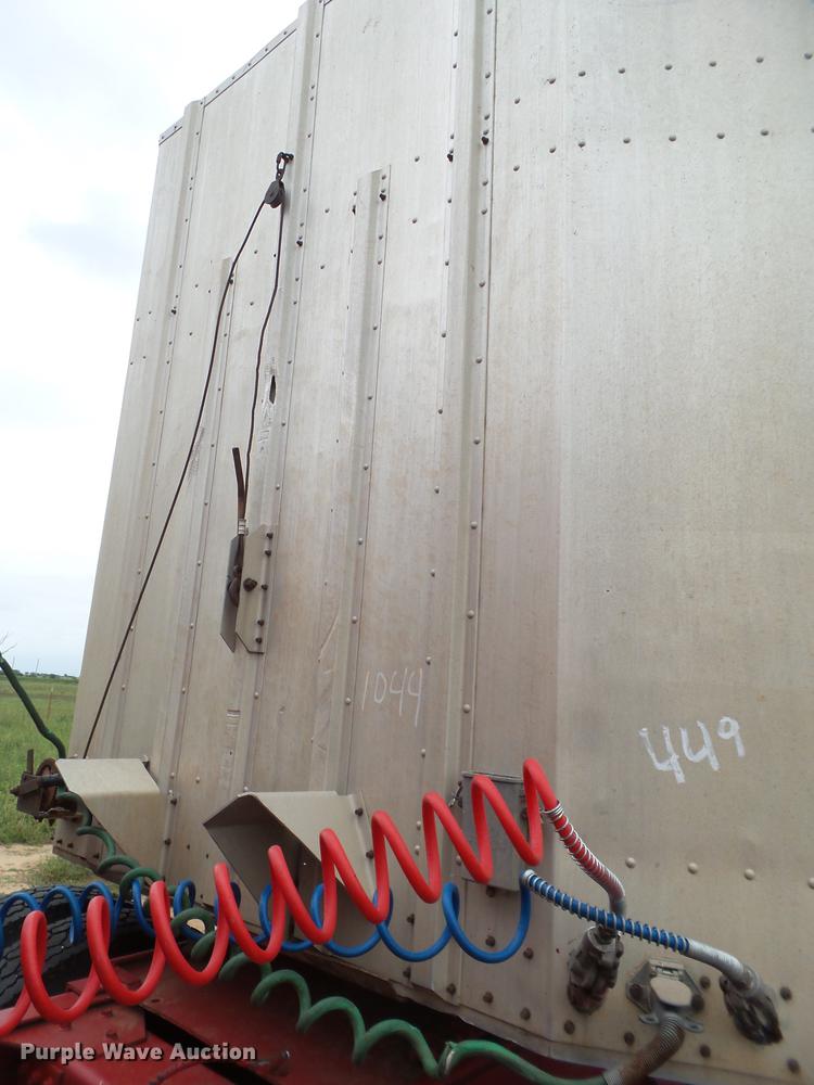 image for item EI9670 1990 Merritt livestock trailer