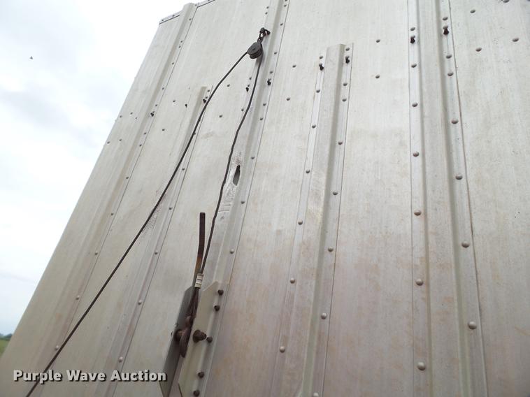 image for item EI9670 1990 Merritt livestock trailer