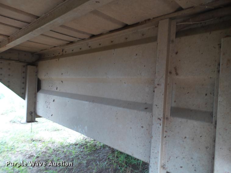 image for item EI9670 1990 Merritt livestock trailer