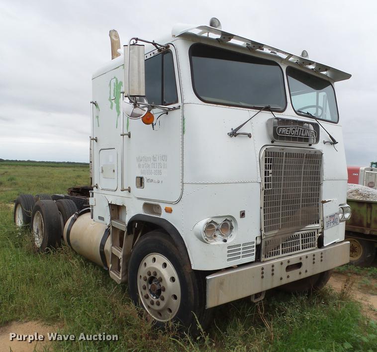 image for item EI9672 1984 Freightliner semi truck