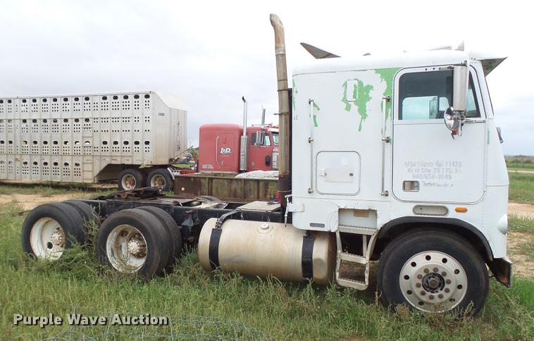 image for item EI9672 1984 Freightliner semi truck