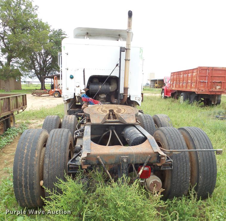 image for item EI9672 1984 Freightliner semi truck