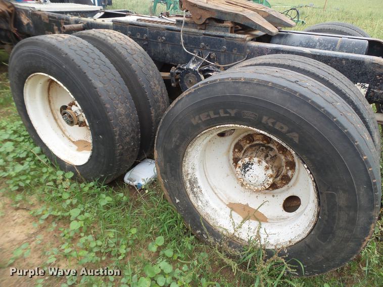 image for item EI9672 1984 Freightliner semi truck