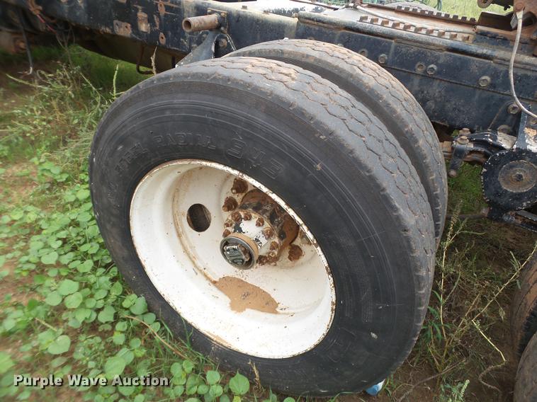 image for item EI9672 1984 Freightliner semi truck