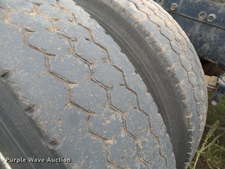 image for item EI9672 1984 Freightliner semi truck