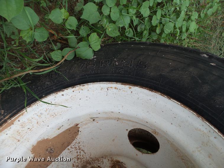 image for item EI9672 1984 Freightliner semi truck