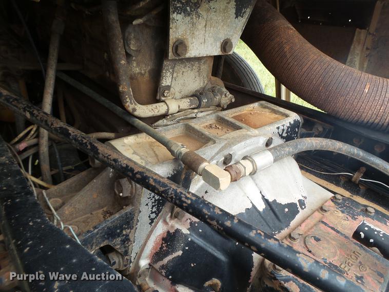 image for item EI9672 1984 Freightliner semi truck