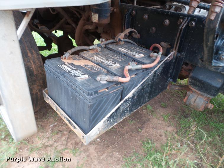 image for item EI9672 1984 Freightliner semi truck